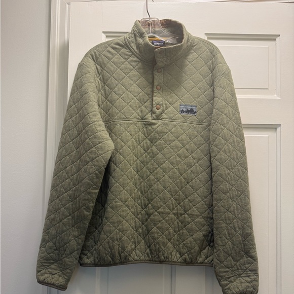 Patagonia Other - Patagonia Sage Green Quilted Pullover